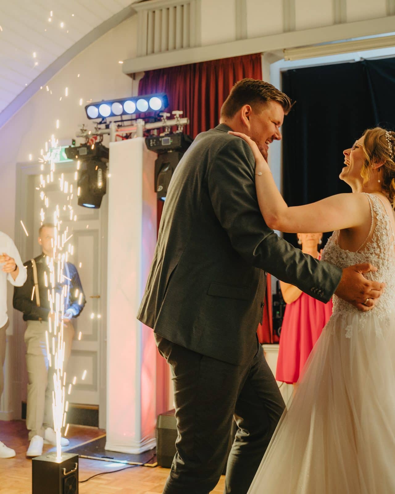 Kaltfunken beim Hochzeitstanz